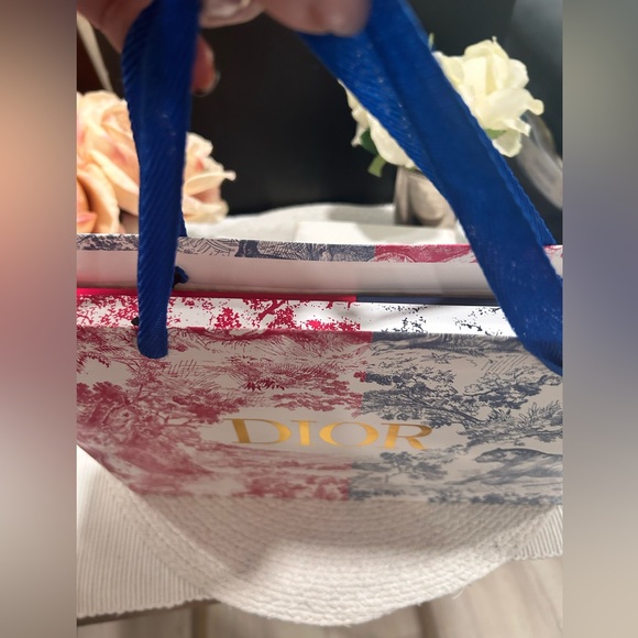 Dior (GWP/Novelty) Monogram Ceramic Chopsticks
Set of 6 PLUS Dior Gift Bag - Picture 5 of 5